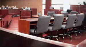 Imagem de sala de Tribunal